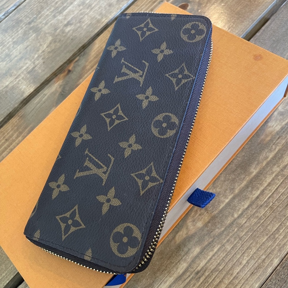 Clémence Wallet LV wallet used for a few weeks and went with something else